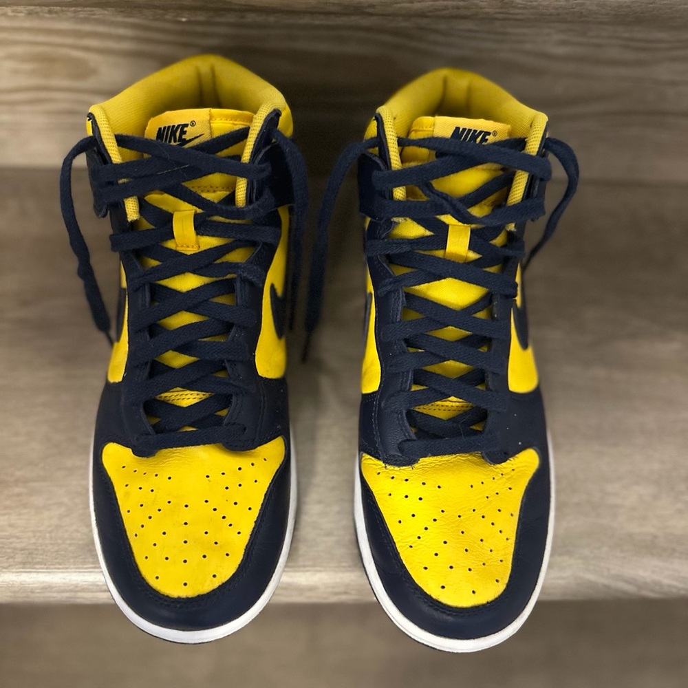 Nike High-Top Sneakers in Yellow and Navy Blue